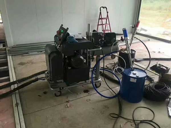 輕鋼房屋保溫聚氨酯發泡噴涂機(圖1) H5600輕鋼房屋保溫聚氨酯發泡噴涂機