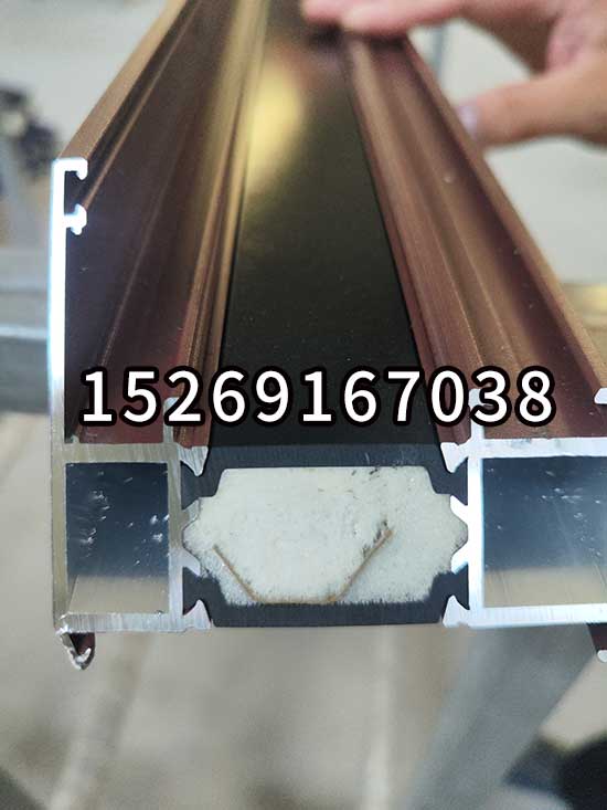 斷橋鋁型材腔體填充聚氨酯發泡機(圖3) JX-H-P30S穿條機 穿紙條式鋁型材發泡設備案例